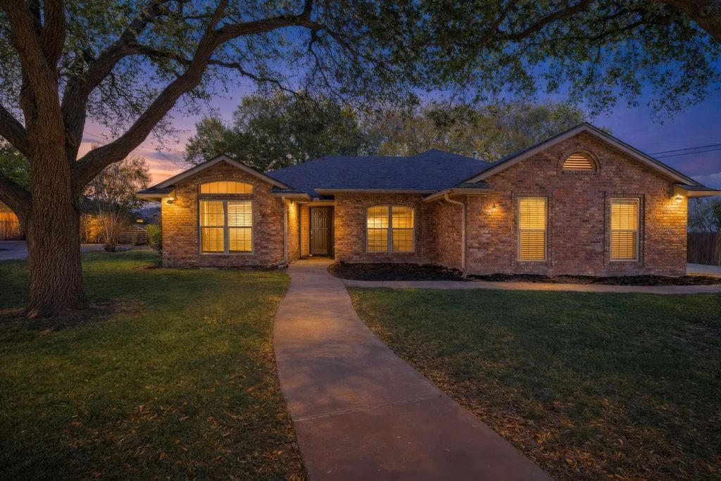 120 Briar Ridge Drive, Hewitt