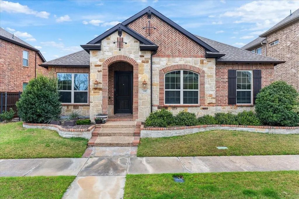 1102 Autumn Mist Way, Arlington