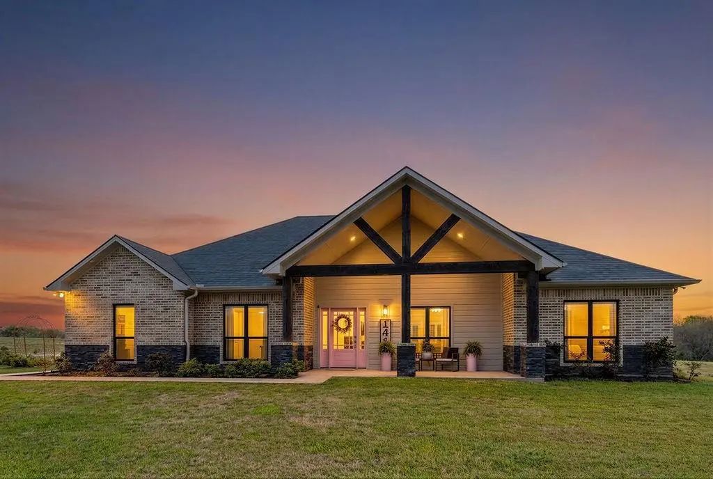 1416 County Road 2329, Como