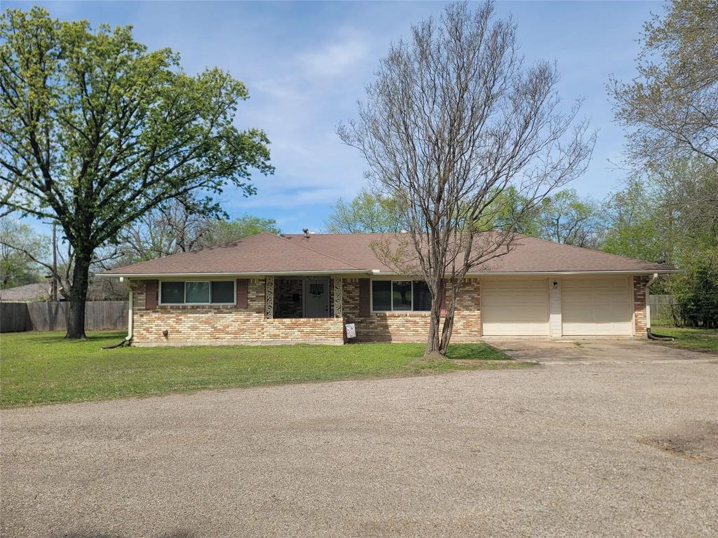 215 N Karl Cayton Street, Groesbeck