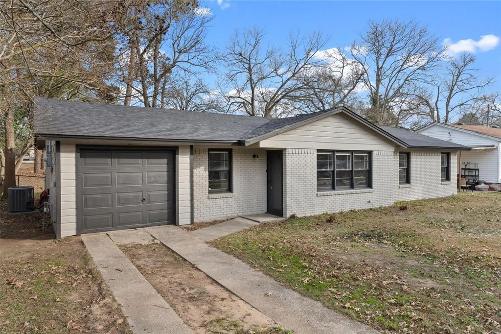 602 Enfield Drive, Marshall