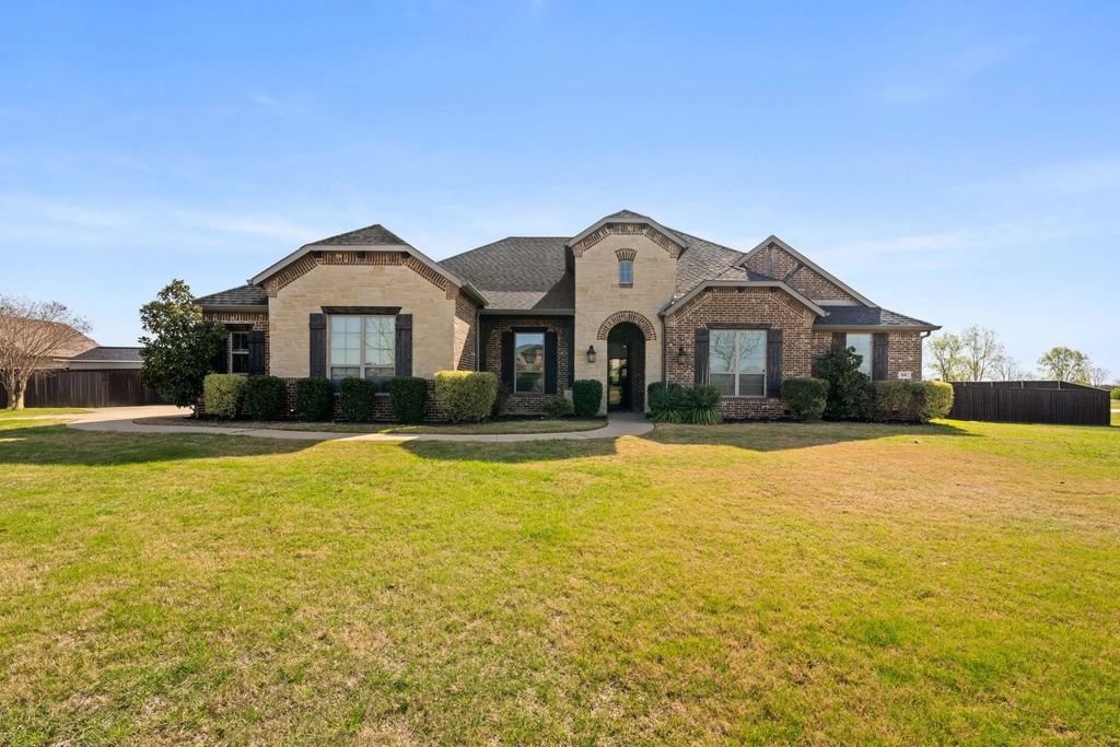 100 Brookview Court, Waxahachie