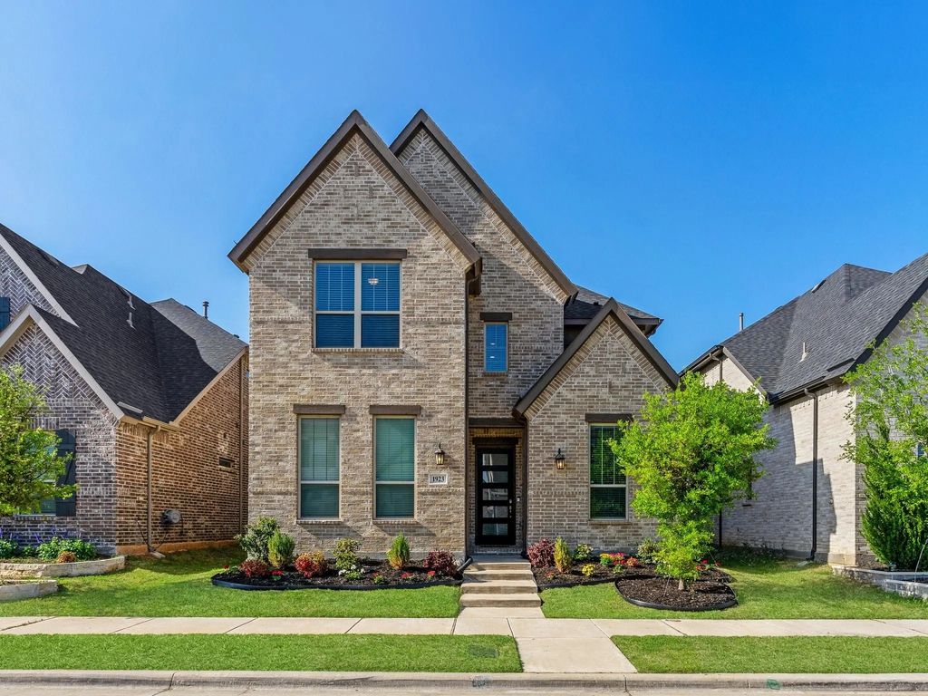 1923 Cathedral Drive, Farmers Branch