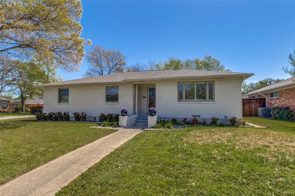 8494 Swift Avenue, Dallas