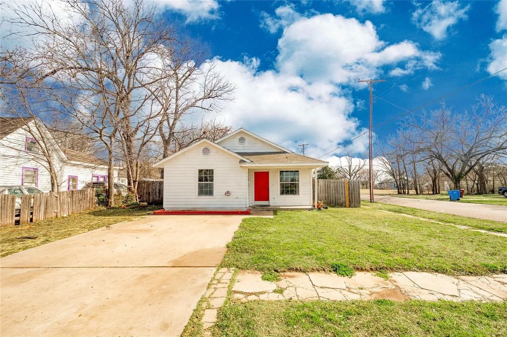 701 E College Street, Sherman