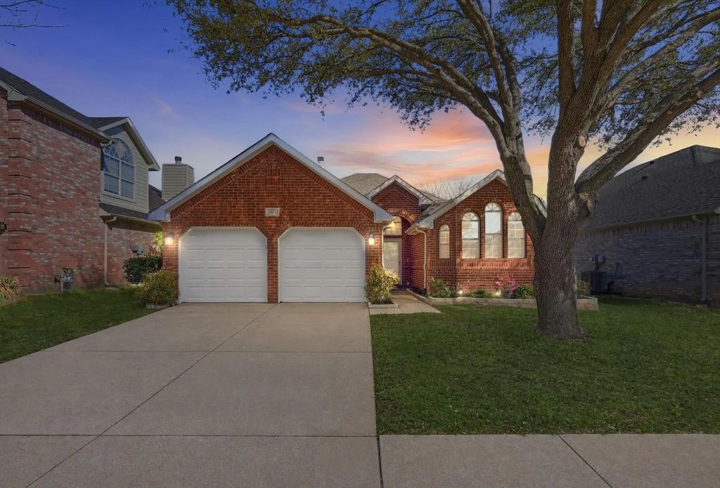 7958 Crystal Creek Circle, Fort Worth