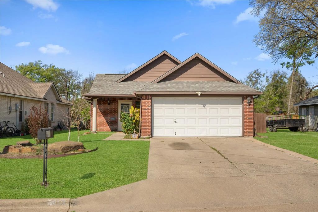 810 Maples Avenue, McKinney