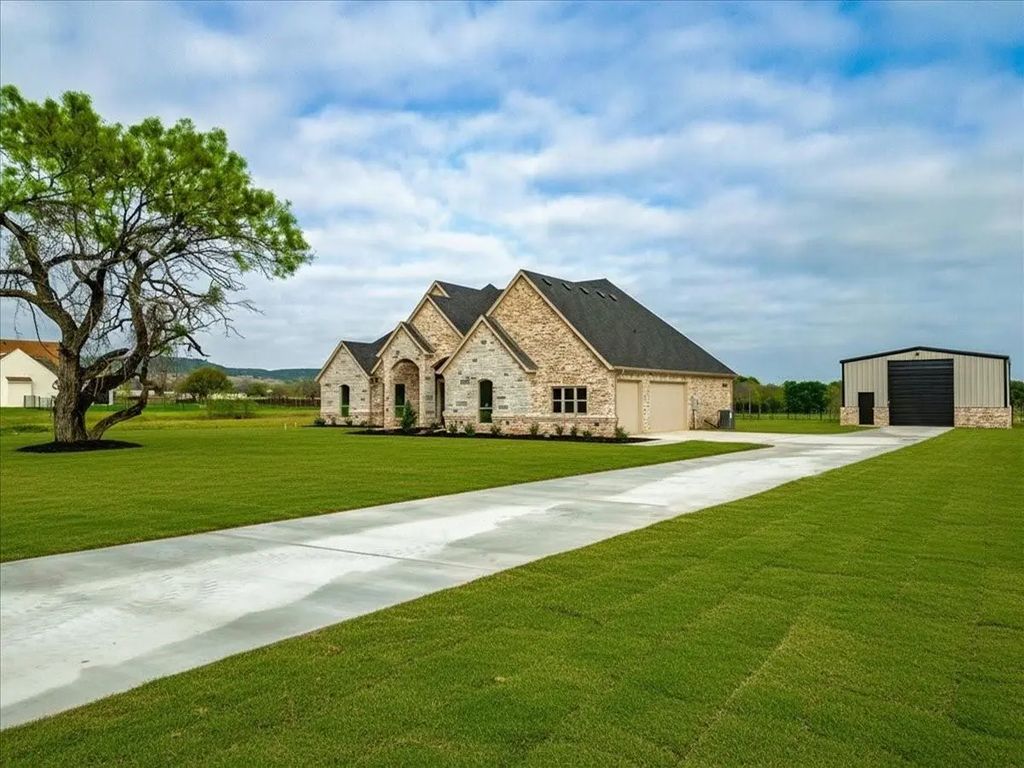 3031 Haylee Drive, Granbury
