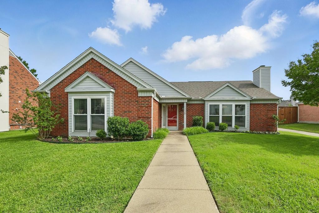 1338 Saddleback Lane, Lewisville