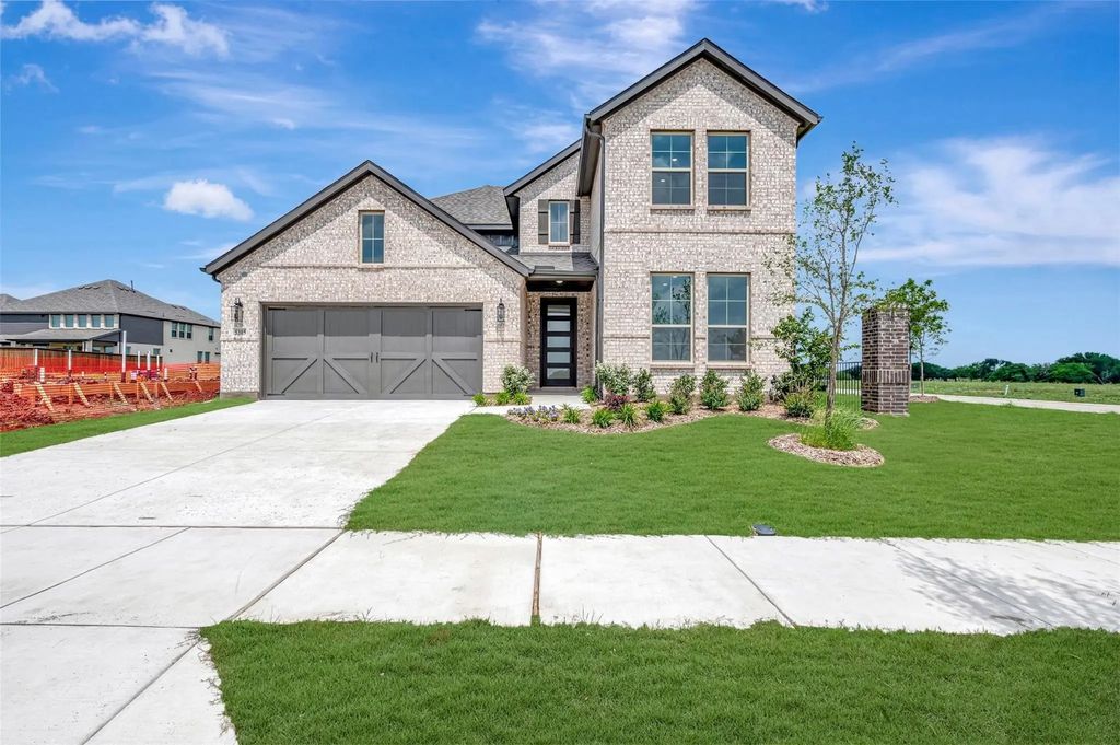 5305 Hybern Avenue, Aubrey