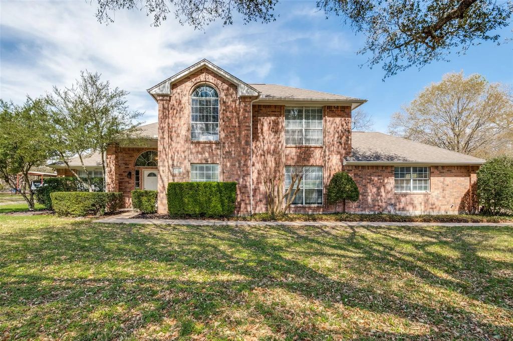 517 Seneca Drive, Waxahachie