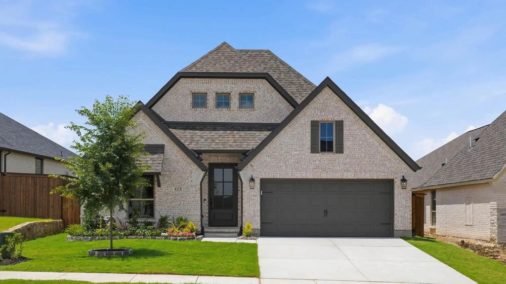 613 Running Iron Trail, Mansfield