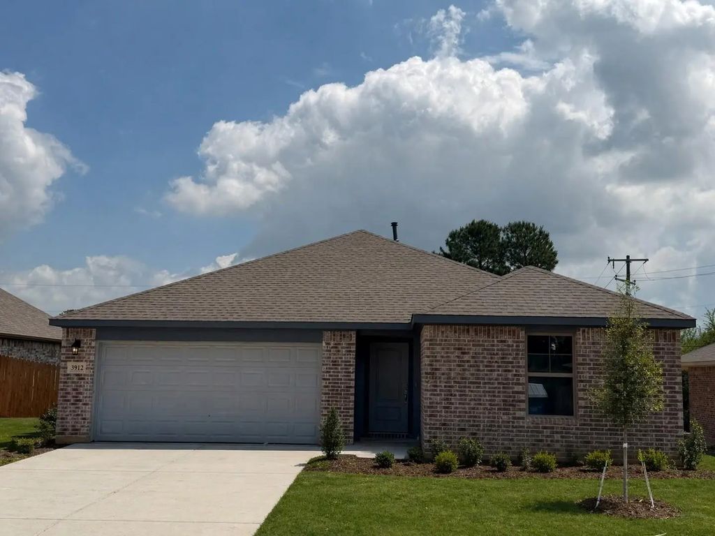 3912 Rose Hill Court, Denison