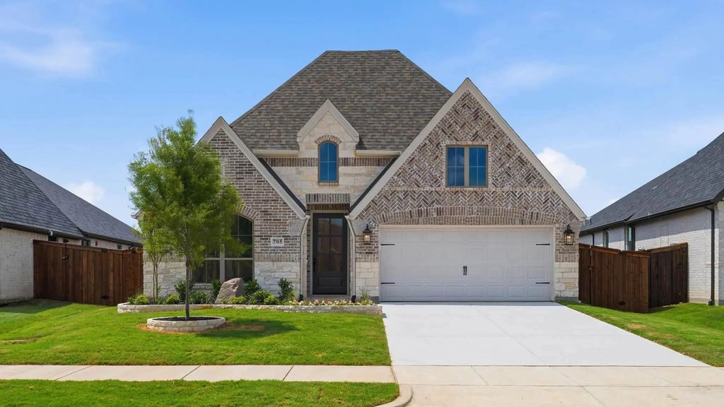 705 Running Iron Trail, Mansfield