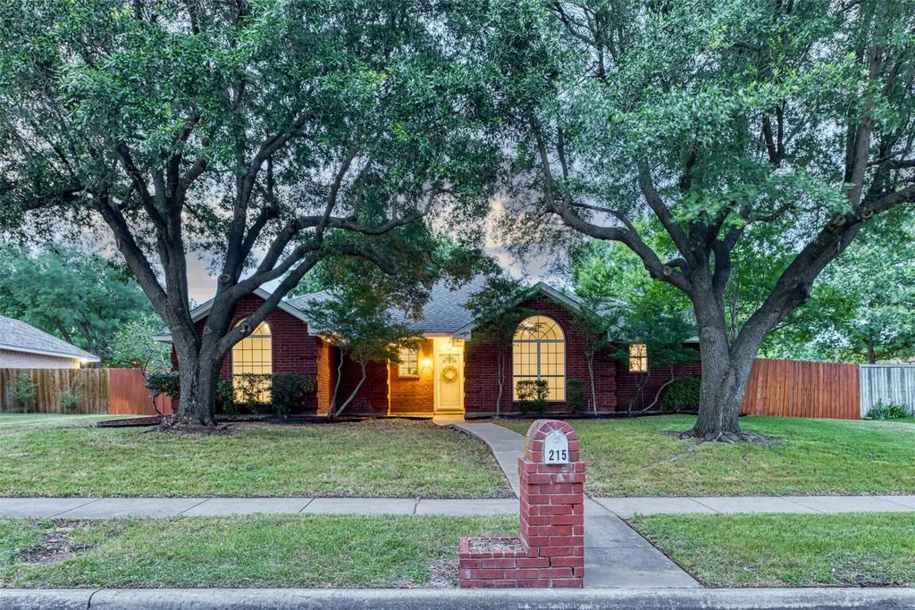 215 Barbara Way, Red Oak