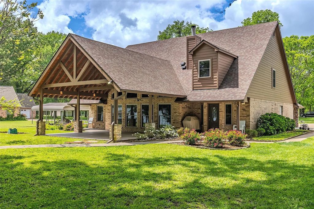 285 Private Road 5885, Yantis