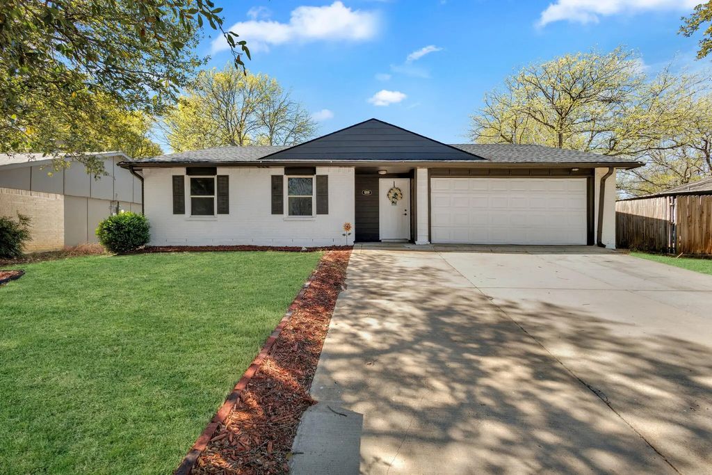 606 Hillcrest Street, Mansfield