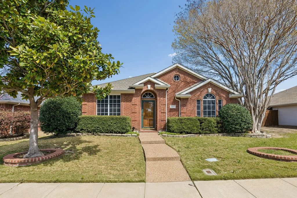 1217 Longhorn Drive, Lewisville