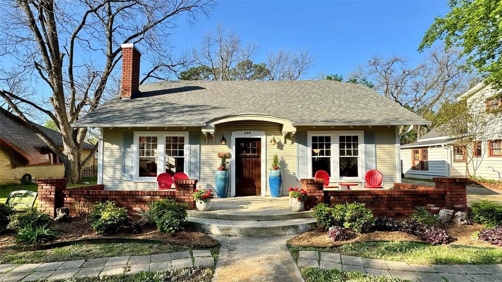 205 Elm Drive, Terrell