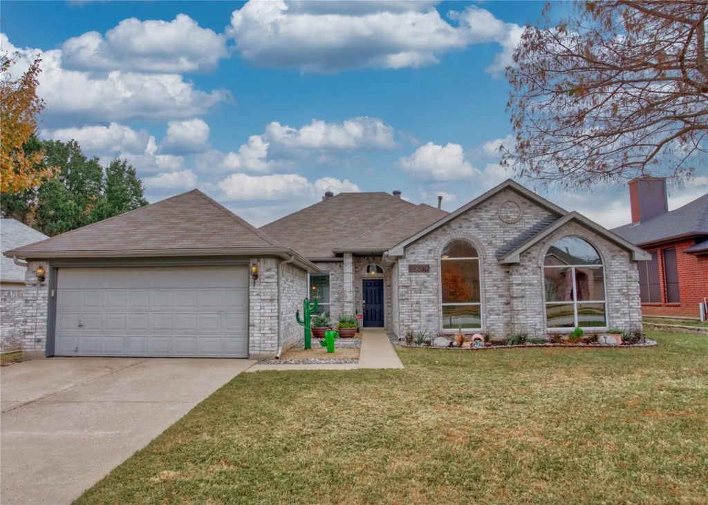 6836 Dogwood Lane, North Richland Hills