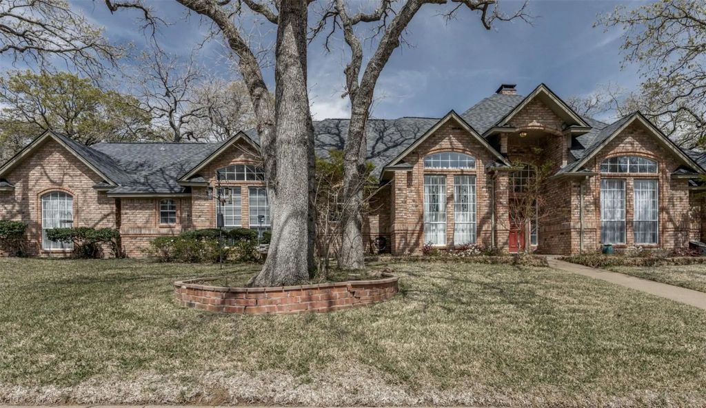 923 Holly Hills Court, Keller