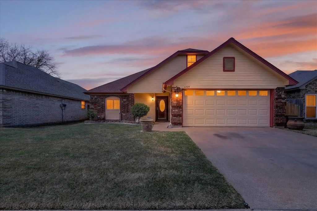 6309 Woodcreek Trail, Fort Worth