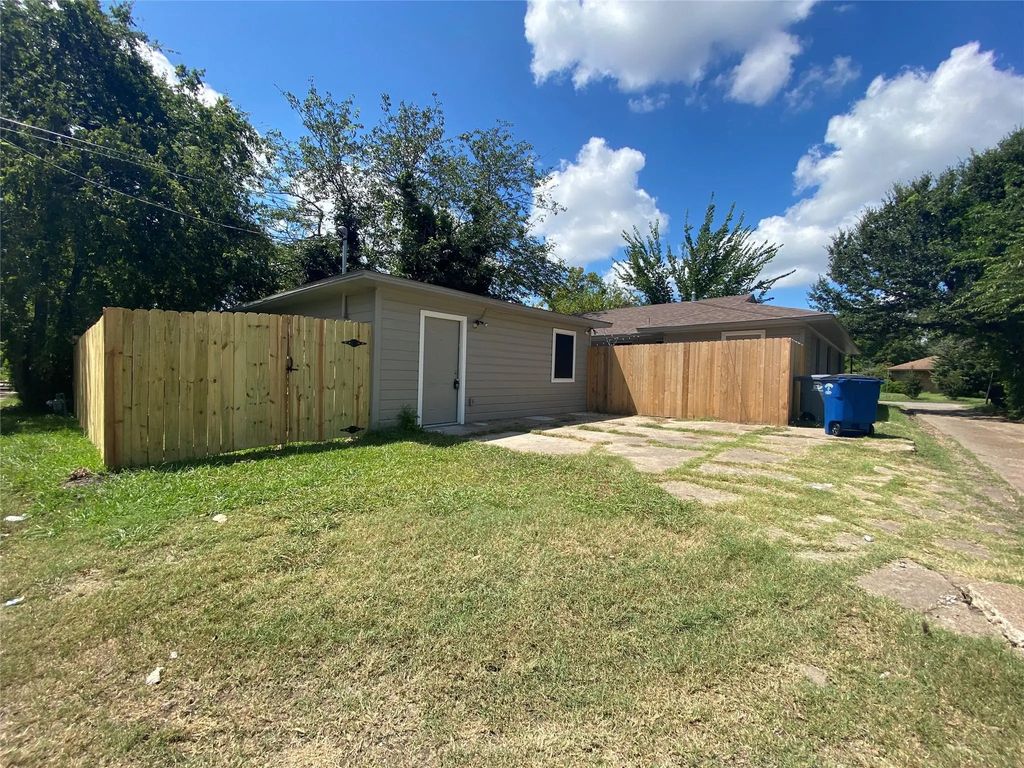 1942 Prichard Lane B, Dallas