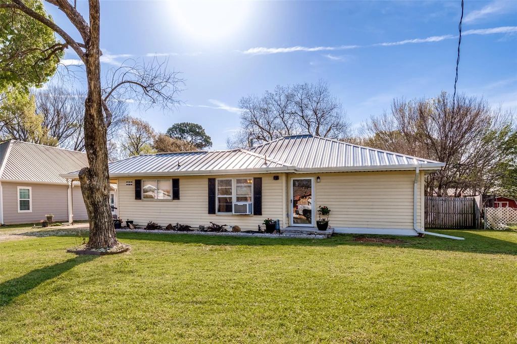 107 W Adkins Street, Seagoville