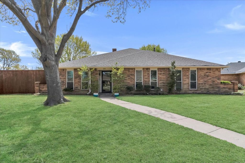 204 Willowcrest Drive, Garland