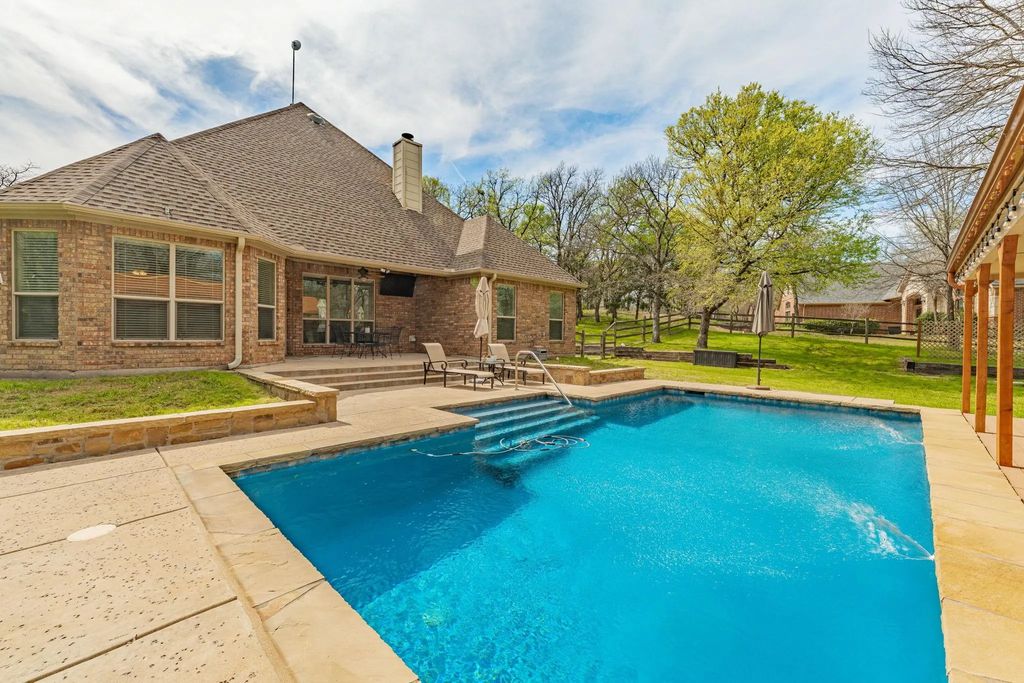 137 N Natural Spring Lane, Azle