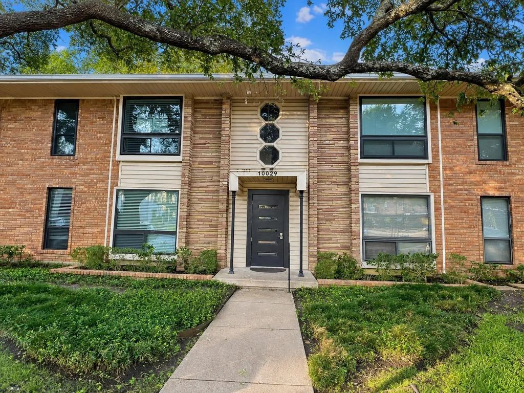 10029 Regal Park Lane 212, Dallas