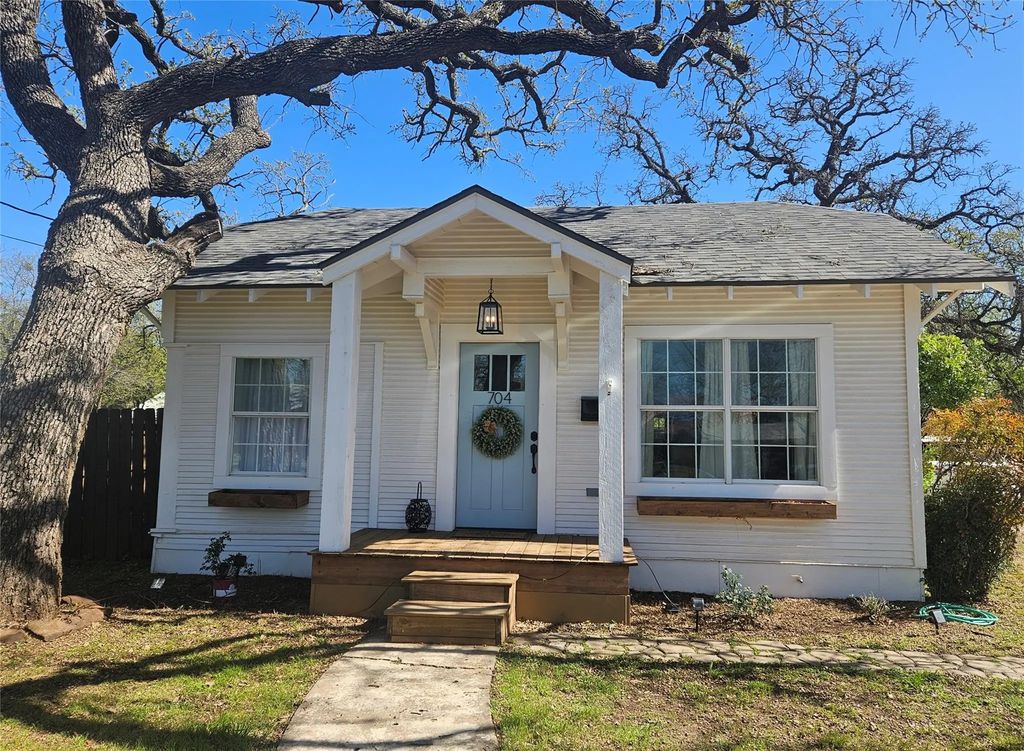 704 Avenue J, Brownwood