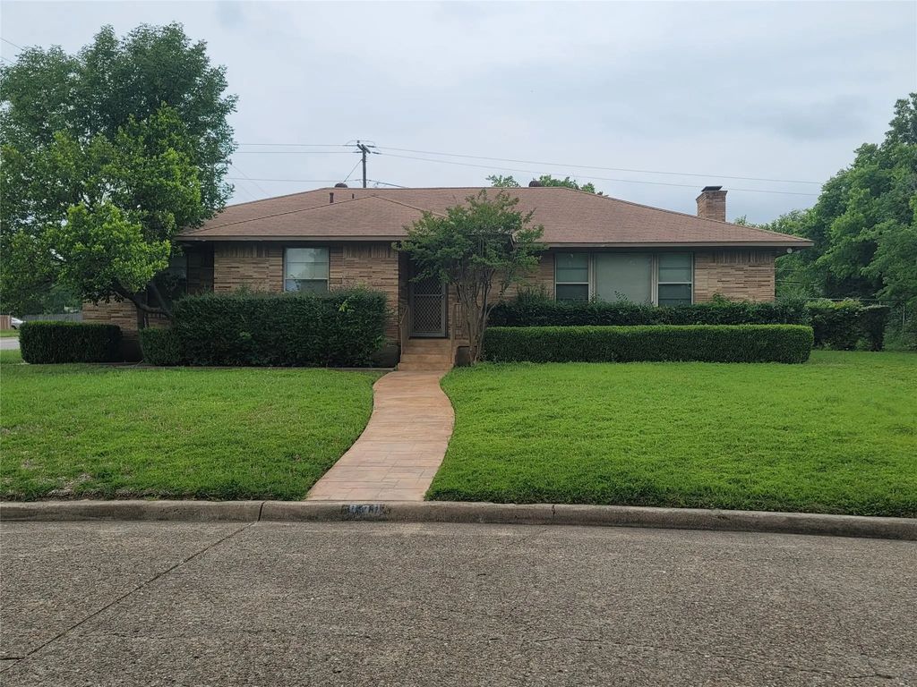 630 Woodacre Drive, Dallas