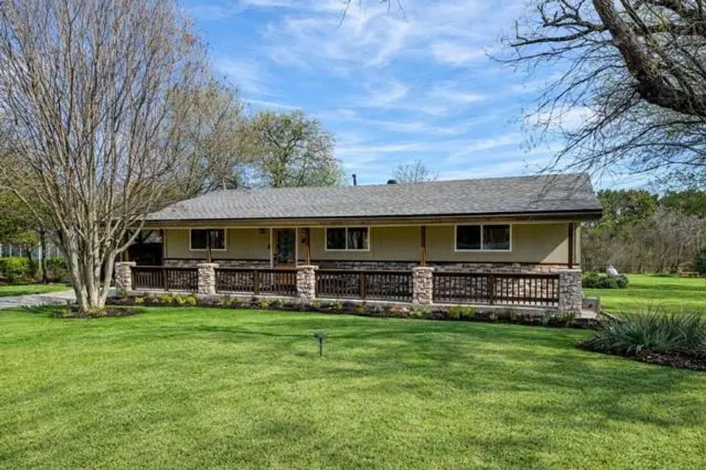 334 Live Oak Loop, Whitney