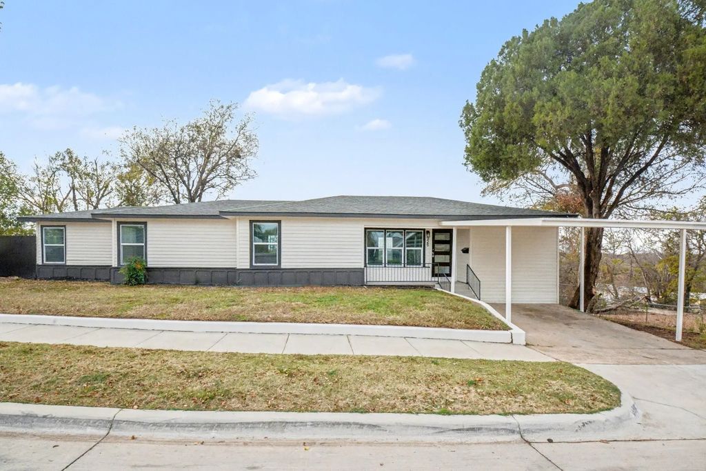 928 Ash Crescent Street, Fort Worth