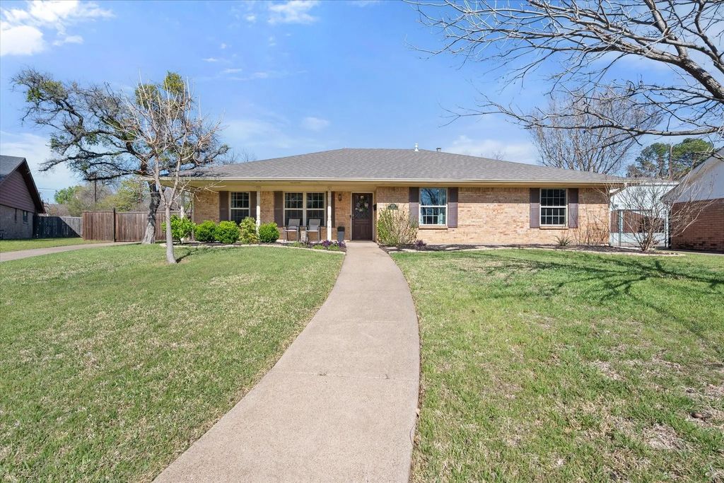 1415 Moss Rose Circle, Irving