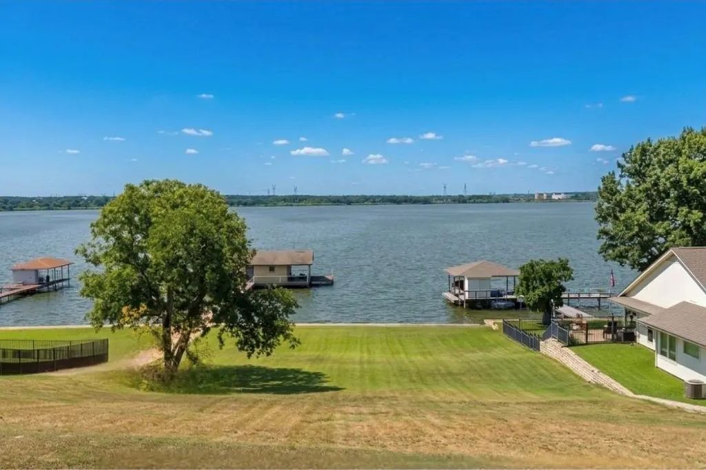 4117 Crescent Drive, De Cordova
