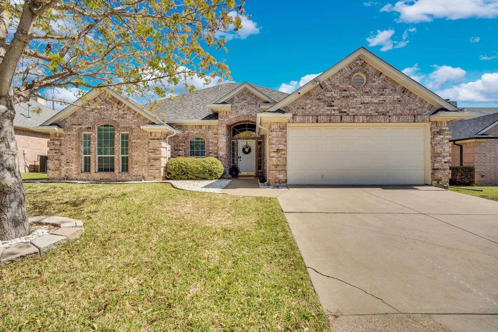 1612 Stratford Drive, Mansfield