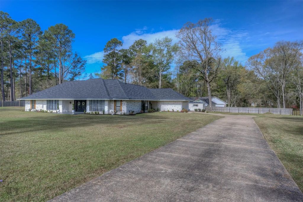 6826 N Club Loop, Shreveport