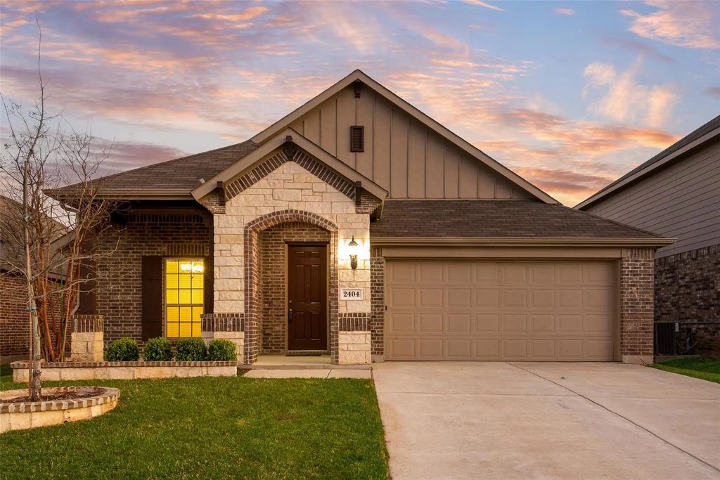 2404 Open Range Drive, Fort Worth