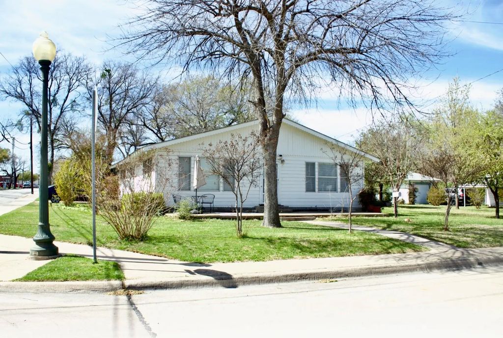 422 Smith Street, Grapevine