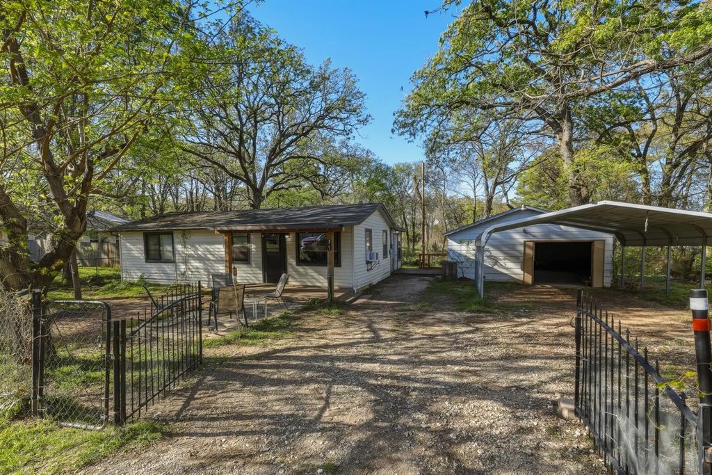 9747 Navajo Lane, Quinlan