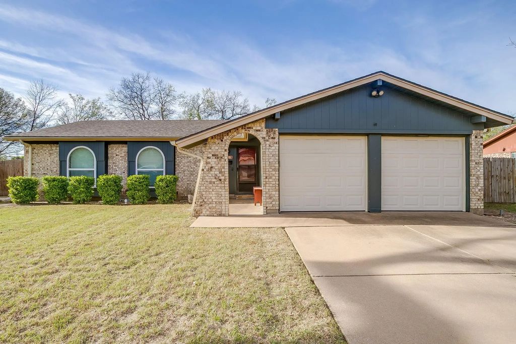 521 Nathan Street, Burleson
