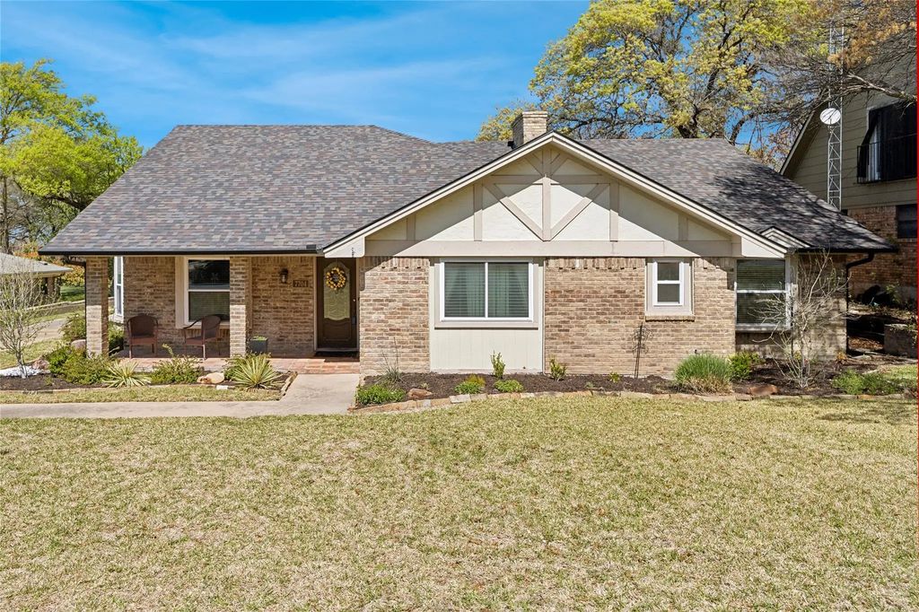 7704 Skylake Drive, Fort Worth