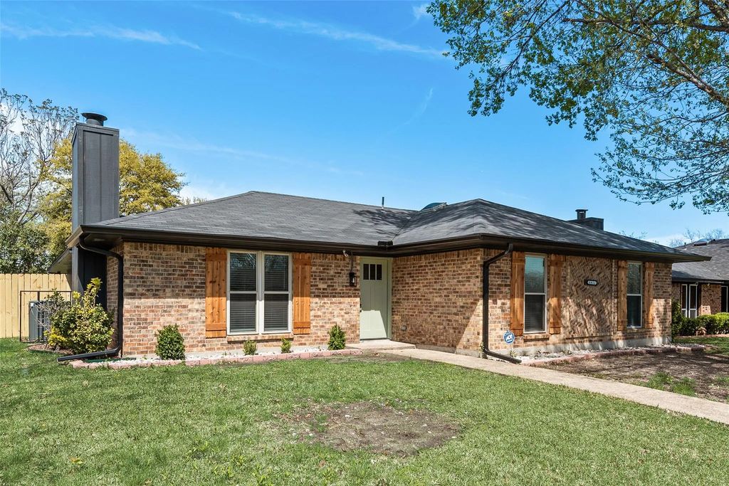 1933 Garden Crest Lane, Dallas