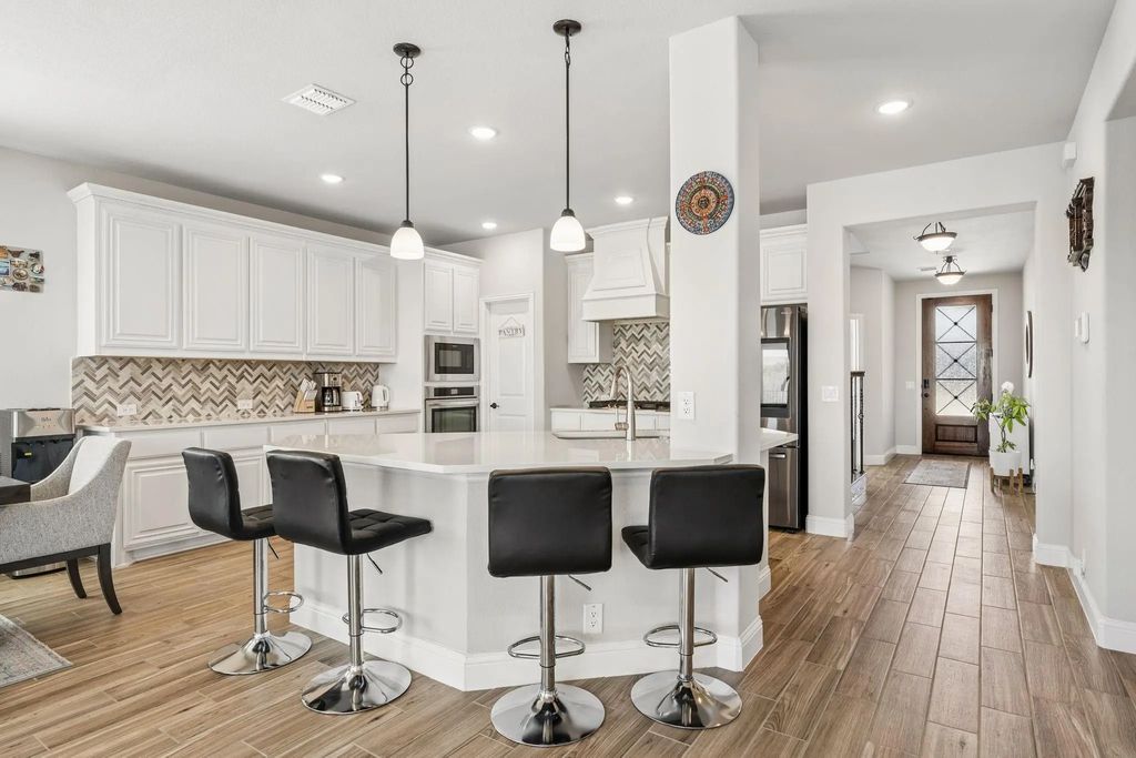 8720 Landergin Mesa Drive, Fort Worth