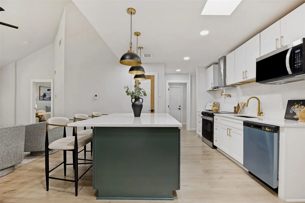 2102 Avignon Drive, Carrollton