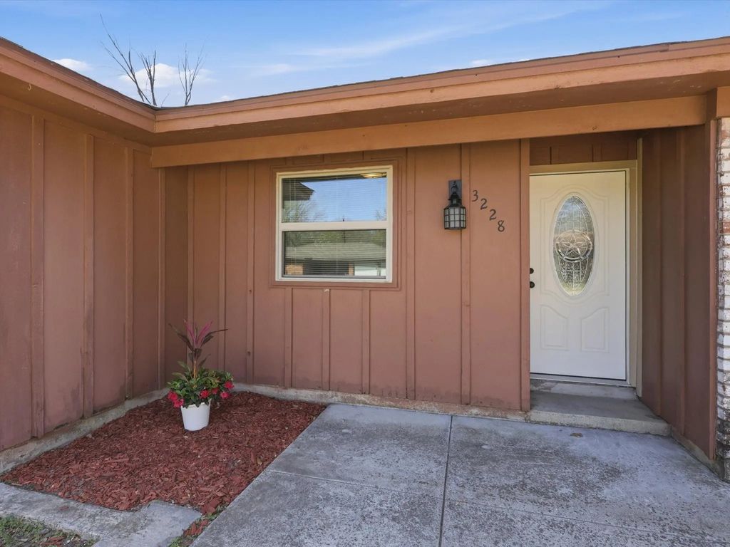3228 Hummingbird Lane, Denton