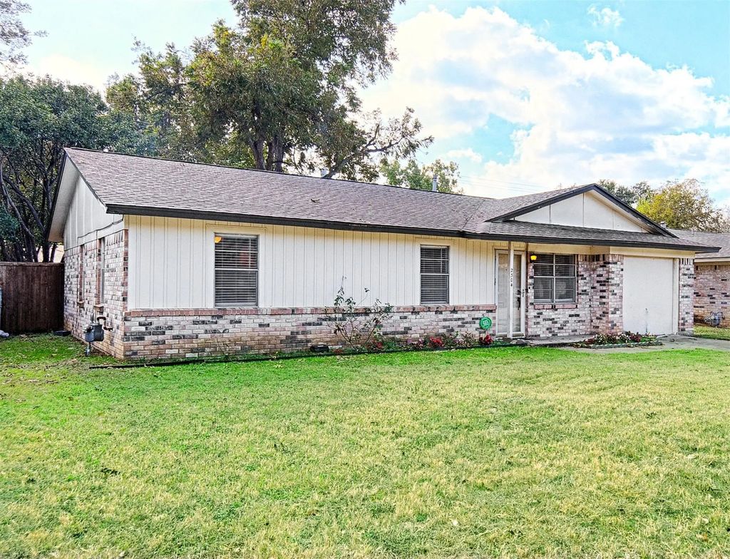 2304 Meadow Crest, Irving