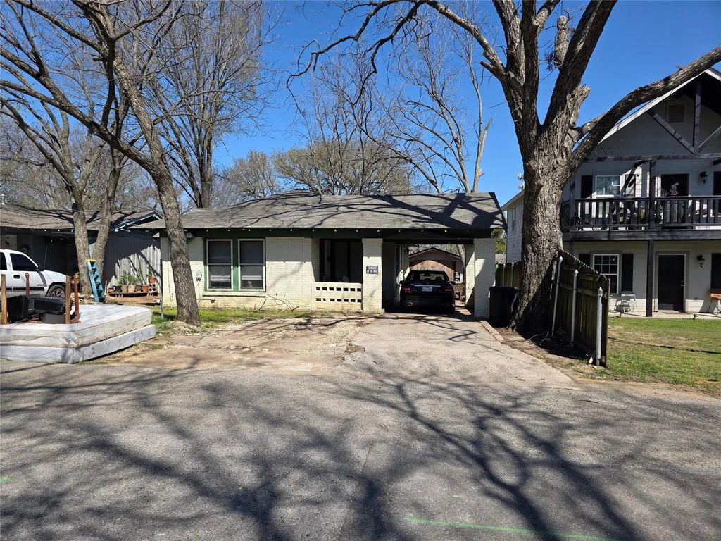 305 S Wood Street, Cleburne